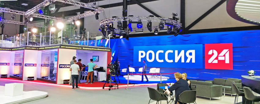 Сэлфи на память на ПМЭФ-2019 24.jpg